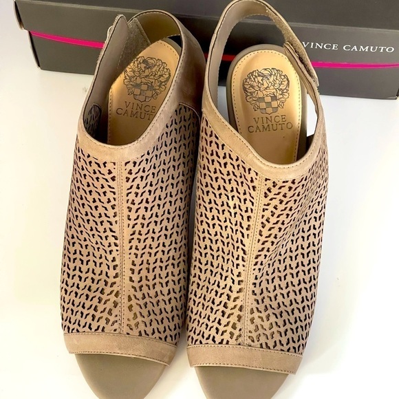 Vince Camuto Nude Wedge Sandal Platform Block Heels Hippo Grey Dastana, Sz 11 - Picture 8 of 10